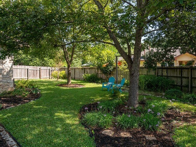Foto del edificio - 16911 Village Oak Loop
