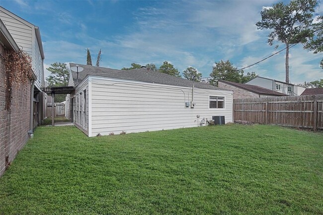 Building Photo - 13511 Ravensway Dr