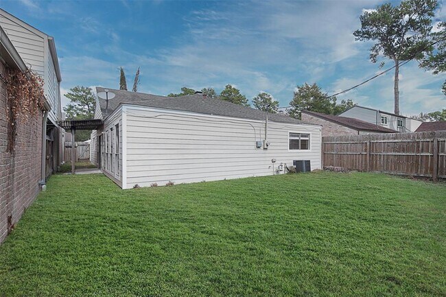 Foto del edificio - 13511 Ravensway Dr