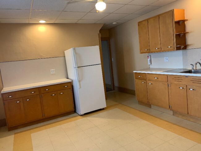 Building Photo - 405 W Babbitt Ave