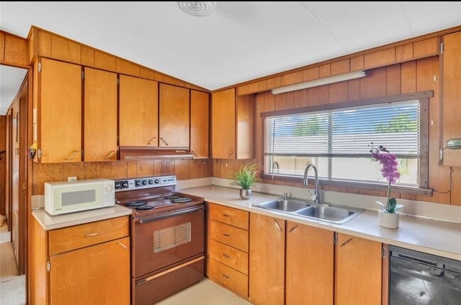 Building Photo - 5364 Christiancy Ave