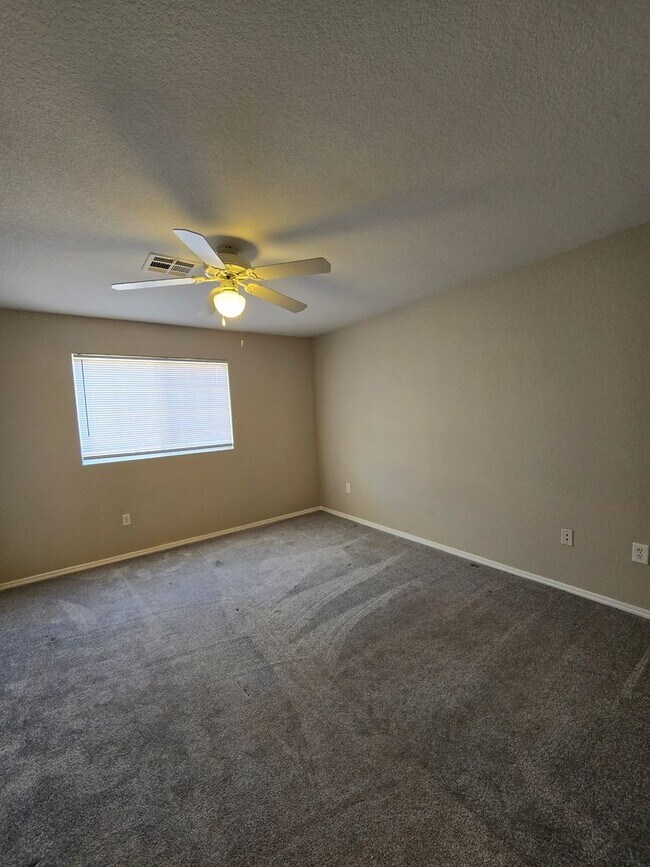 Foto del edificio - GREAT 2 BED, 2 BATH CONDO! READY FOR IMMED...