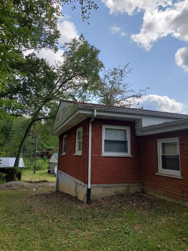 1814 Country Ln, Goshen, OH 45122 Townhome Rentals in Goshen OH