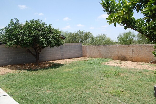 Building Photo - 3222 Monclova Dr