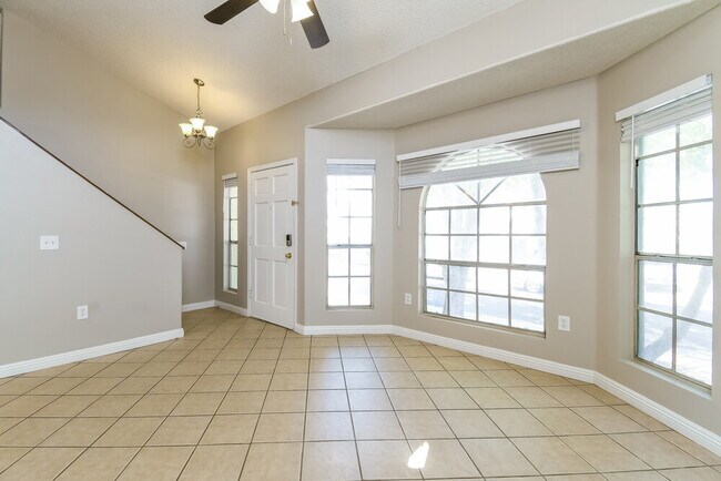 Foto del edificio - 1158 N Florence Dr