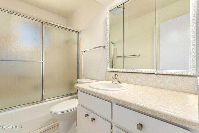 Building Photo - 6224 E Dallas St