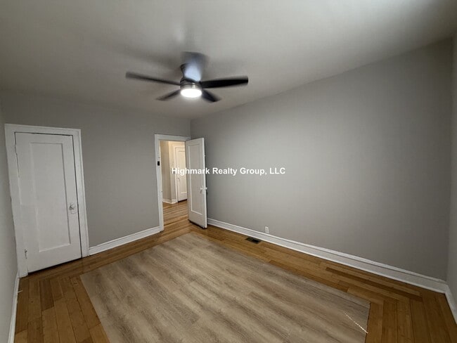 Building Photo - 6304 N Oakley Ave