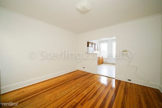 Building Photo - 34-40-40 43rd St
