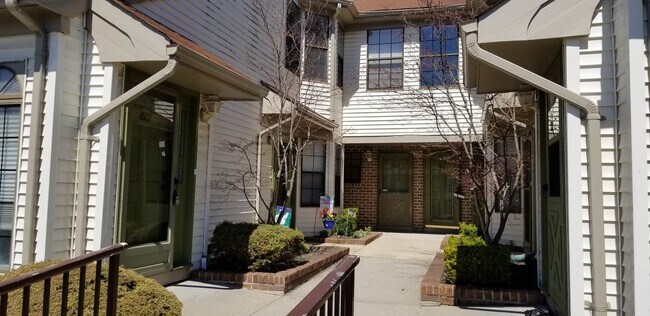 Building Photo - 1607 PEBBLE PLACE