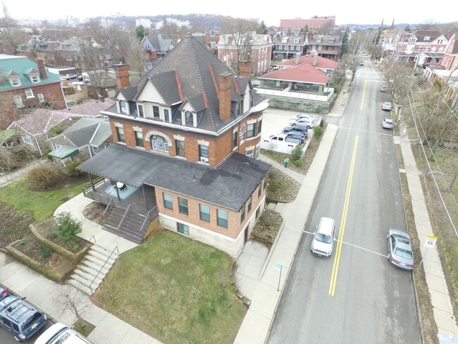 Building Photo - 304 S Graham St