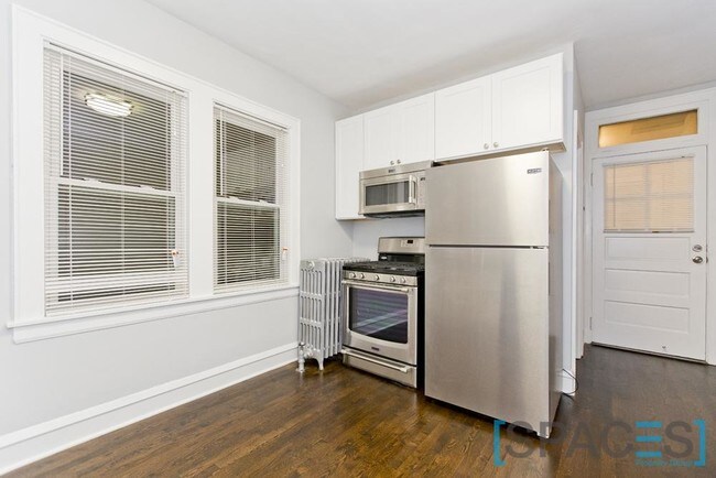 Foto del edificio - 5419 W Sunnyside Ave
