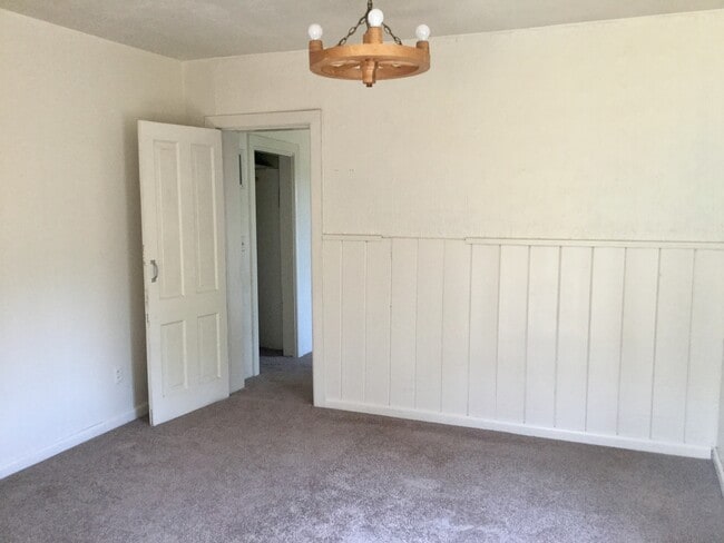 Building Photo - Home on Two Acres with Pets Considered