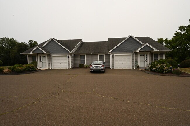 Building Photo - 560 Silver Sands Rd