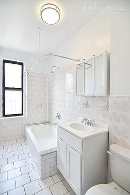 Building Photo - 540 W 189th St