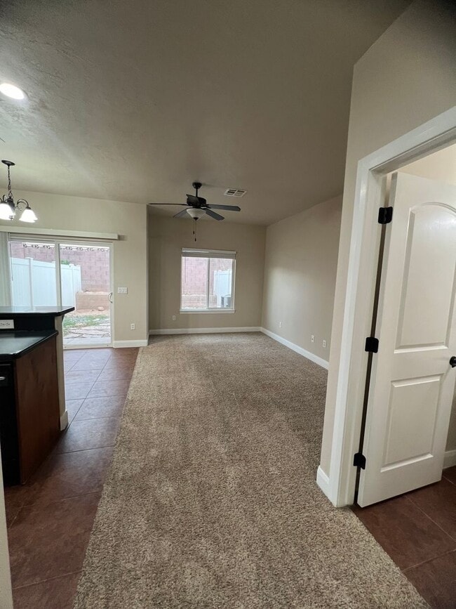 Building Photo - Newly Updated Townhome in Cedar Crossing