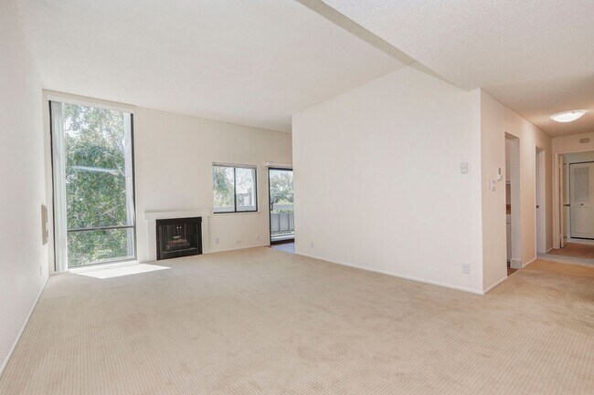 Foto del edificio - 3 Bed / 2 bath Marina Point condo near the...