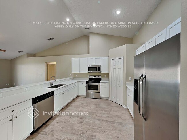 Foto del edificio - 1911 Summit Oaks Cir