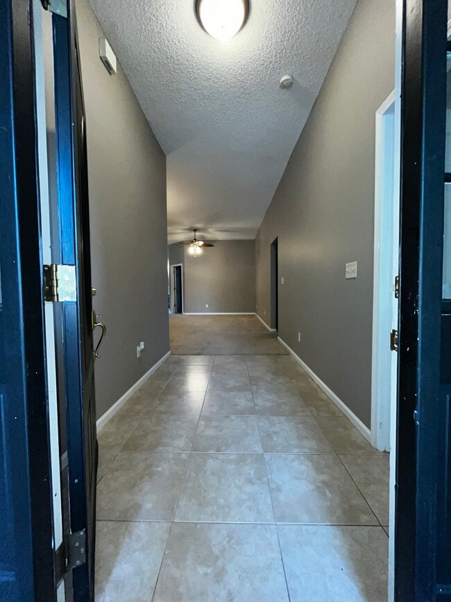 Building Photo - 1410 Soaring Flight Way