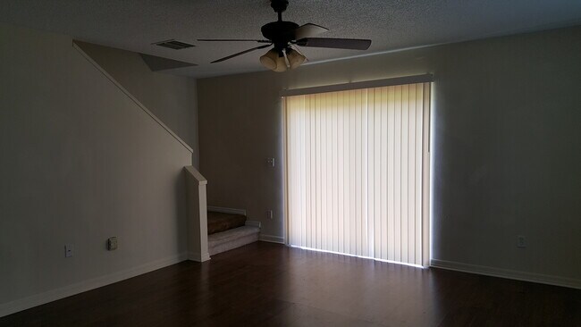 Building Photo - Awesome Townhouse!