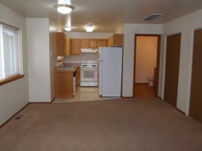 Building Photo - 2410 Leo Ave