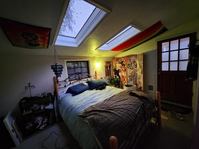 Building Photo - 726 SW 10th St