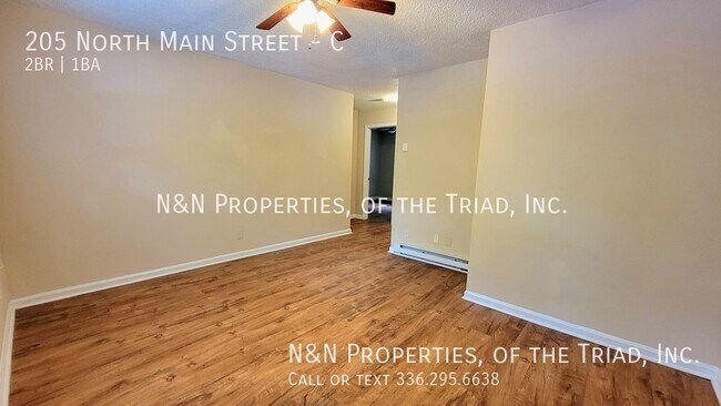 Building Photo - 2 Bedroom 1 Bath Apartment in King NC-  Do...