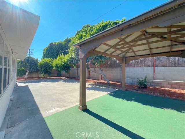 Foto del edificio - 529 W Richbrook Dr