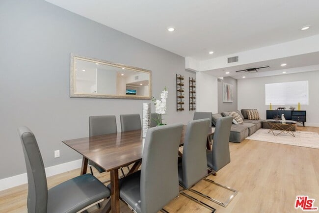 Foto del edificio - 4637 Laurel Canyon Blvd