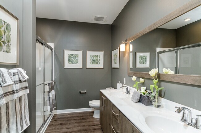 Foto del edificio - One Bedroom Luxury Apartment (Walk Up Building)