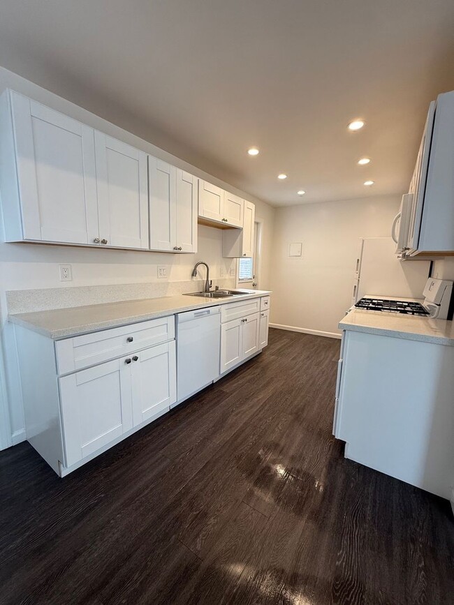 Building Photo - La Jolla Mesa Drive 1 Bed/1 Bath