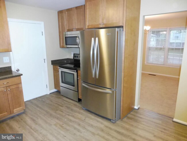 Building Photo - 2306 Glenmore Terrace
