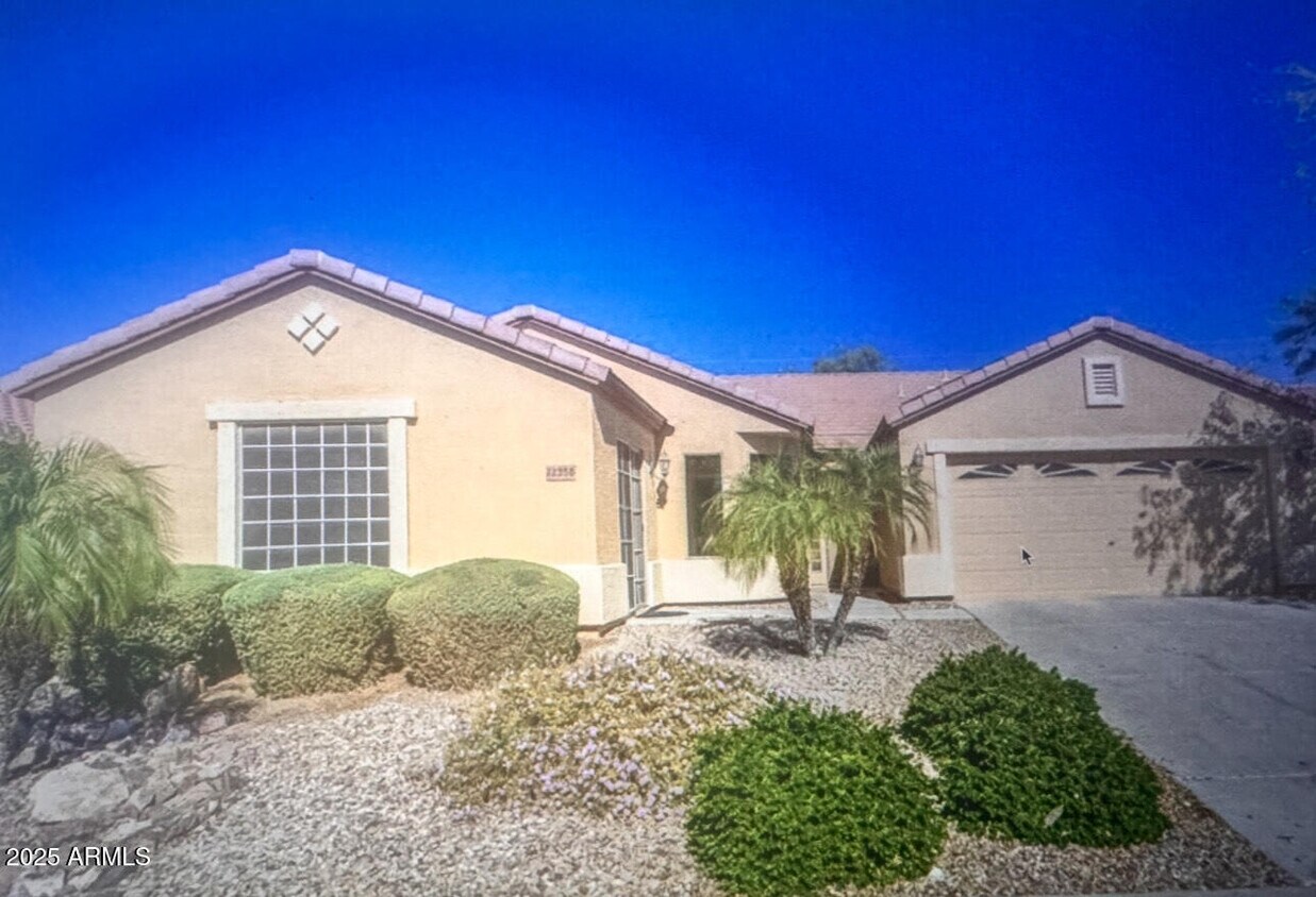 Foto principal - 22958 W Yavapai St
