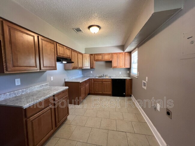 Building Photo - 1558 Frayser