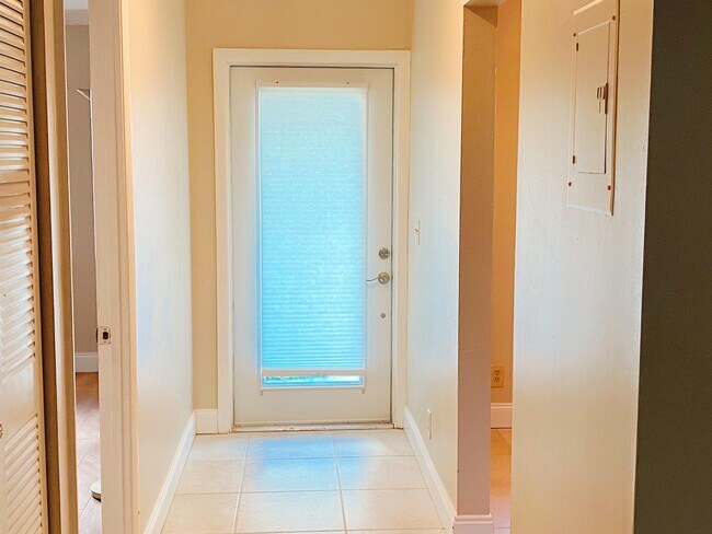 Foto del edificio - 112 Golden Lakes Blvd