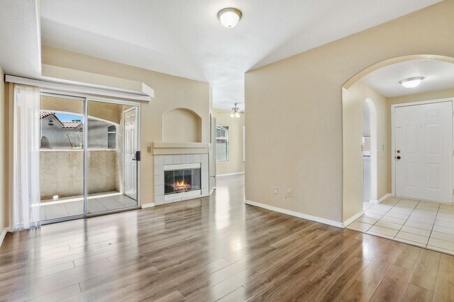 Foto del edificio - 2-Bedroom Condo in Gated Community!