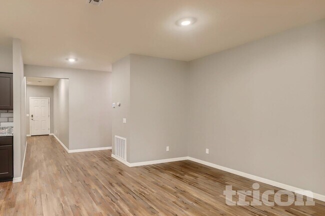 Foto del edificio - 5882 N 195th Dr