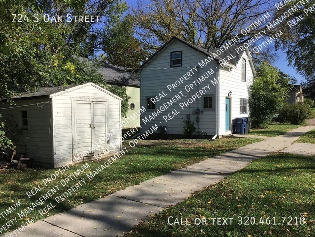 Building Photo - 724 S Oak St