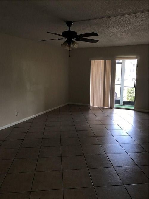 Foto del edificio - 4132 NW 88th Ave