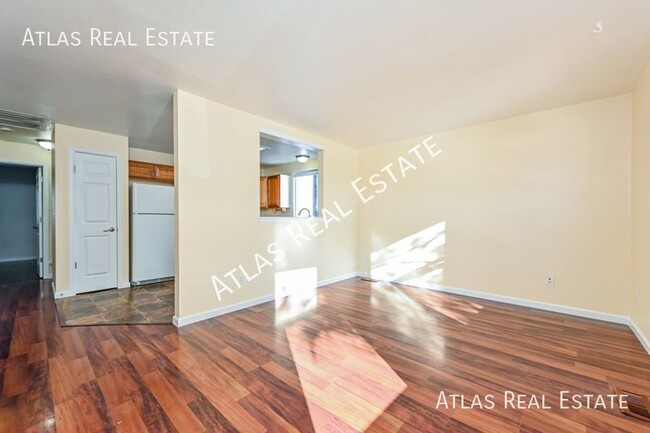 Building Photo - Charming 3 bedroom 2 bath home located in ...