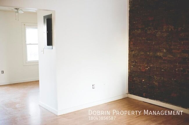 Building Photo - Studio Apt: Close to VCU - Lots of Light!!