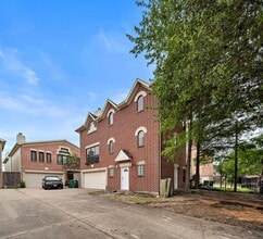 Building Photo - 9709 Riddlewood Ln