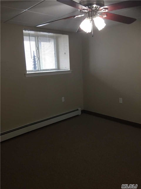 Building Photo - 11 Manor Dr