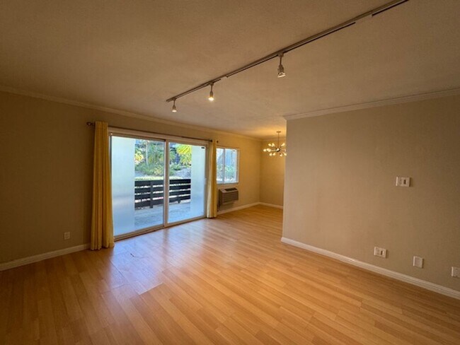 Foto del edificio - Wonderful 2 bedroom/2 bath lower level con...