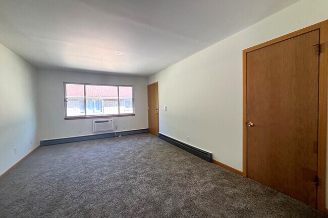 Foto del edificio - 2411 Brentwood Pkwy