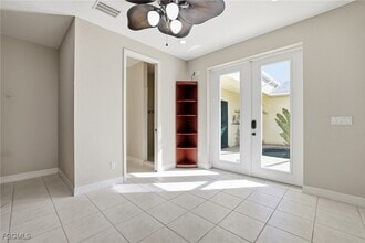 Building Photo - 1012 SE 5th Terrace