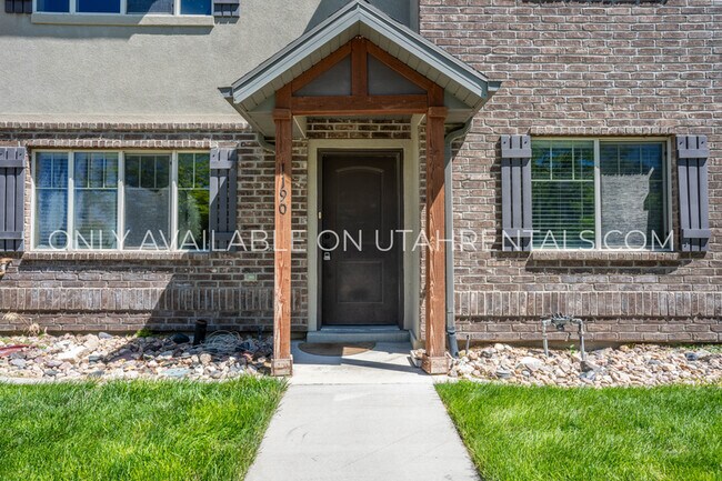 Building Photo - 1190 W 150 S