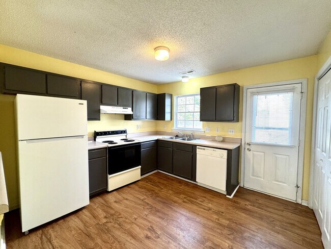 Foto del edificio - Adorable 2BR/2 Bath Duplex!