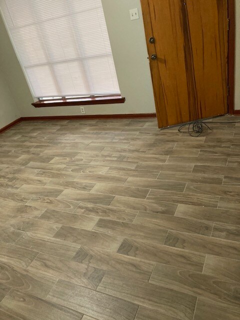 Foto del edificio - 5884 Crestway Ave
