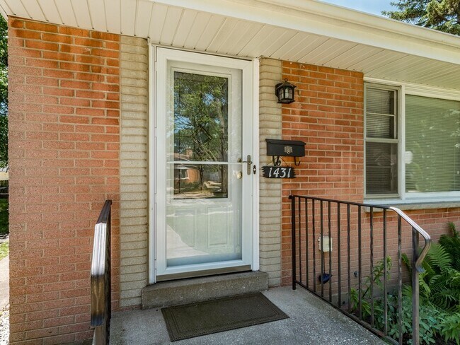 Foto del edificio - 1431 E Algonquin Rd