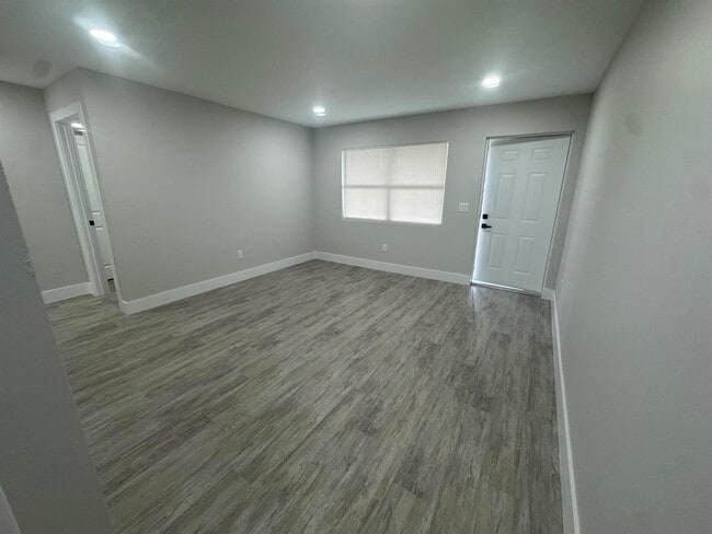 Building Photo - 2590 Hayden Dr